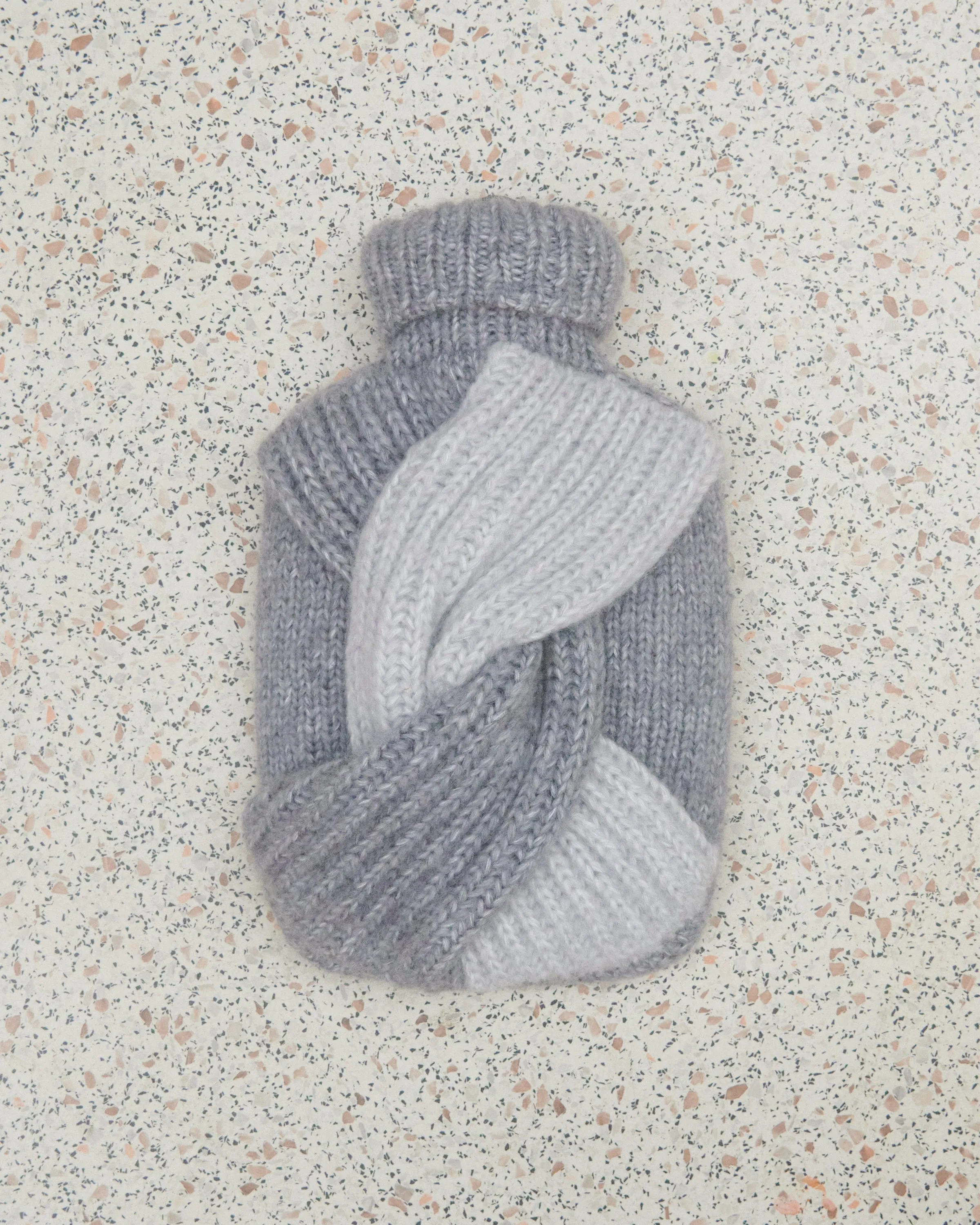 Šaknys: Pebble Grey Hot Water Bottle