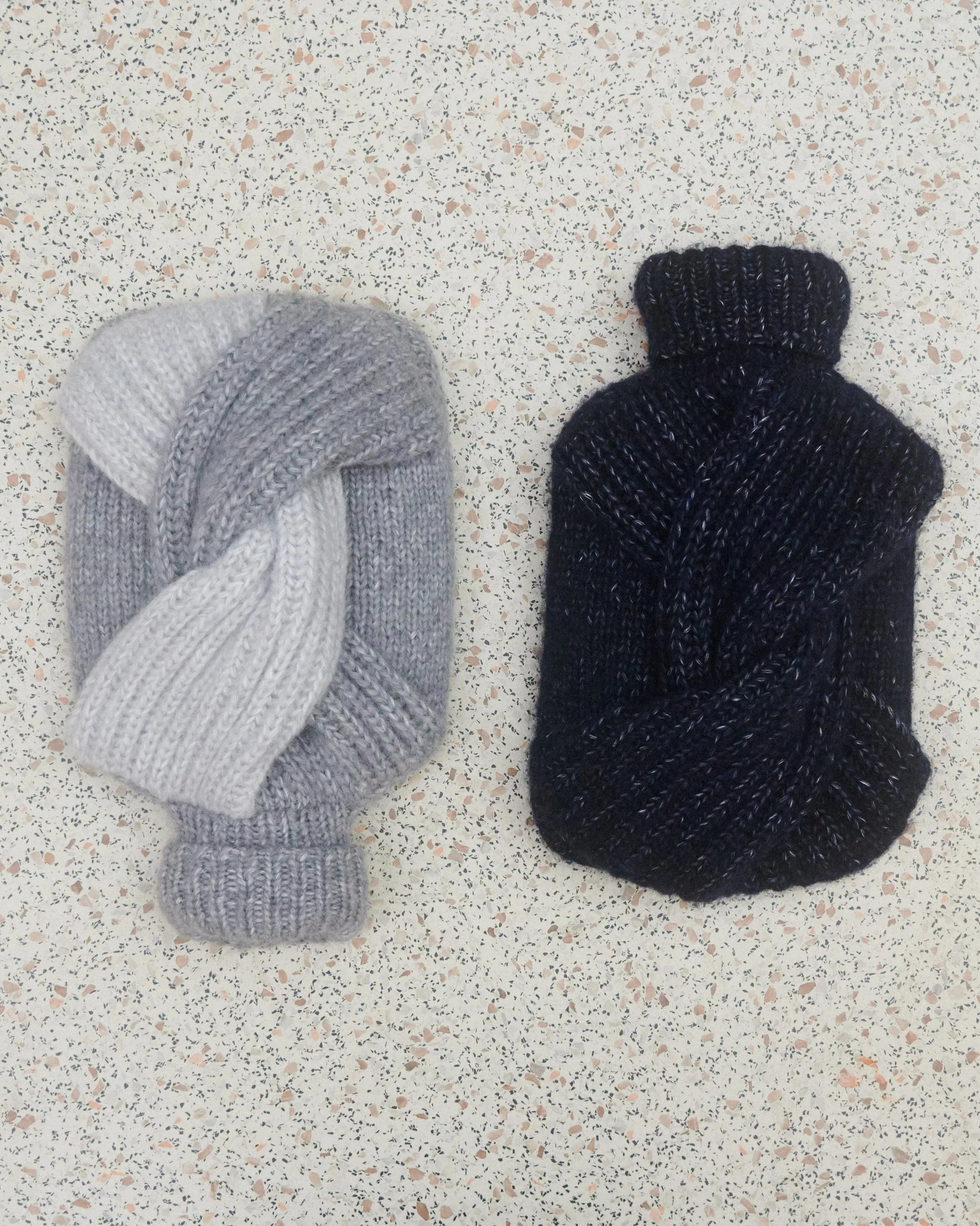 Šaknys: Pebble Grey Hot Water Bottle