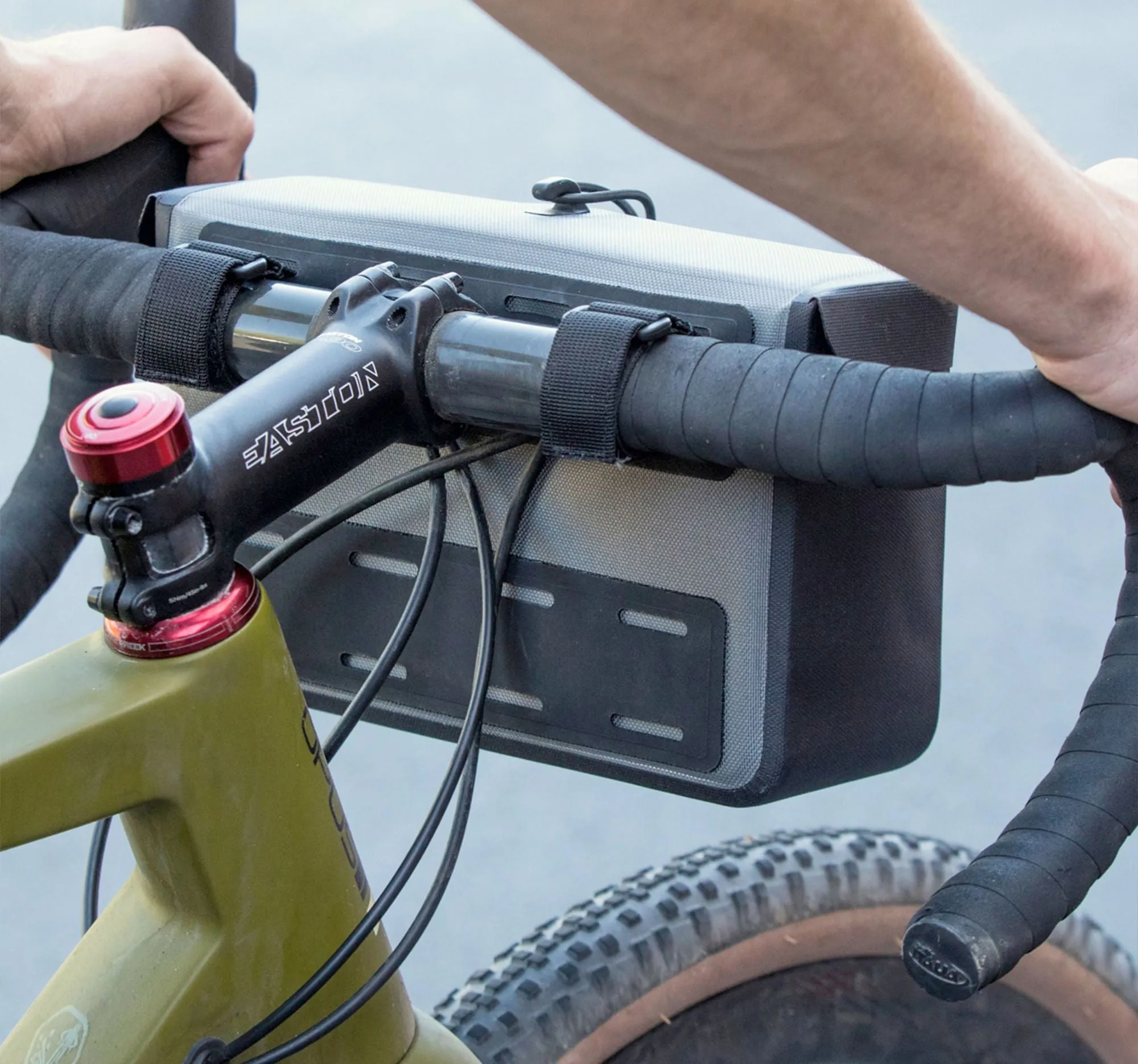 Blackburn Outpost Elite Hitchhiker Handlebar Bag