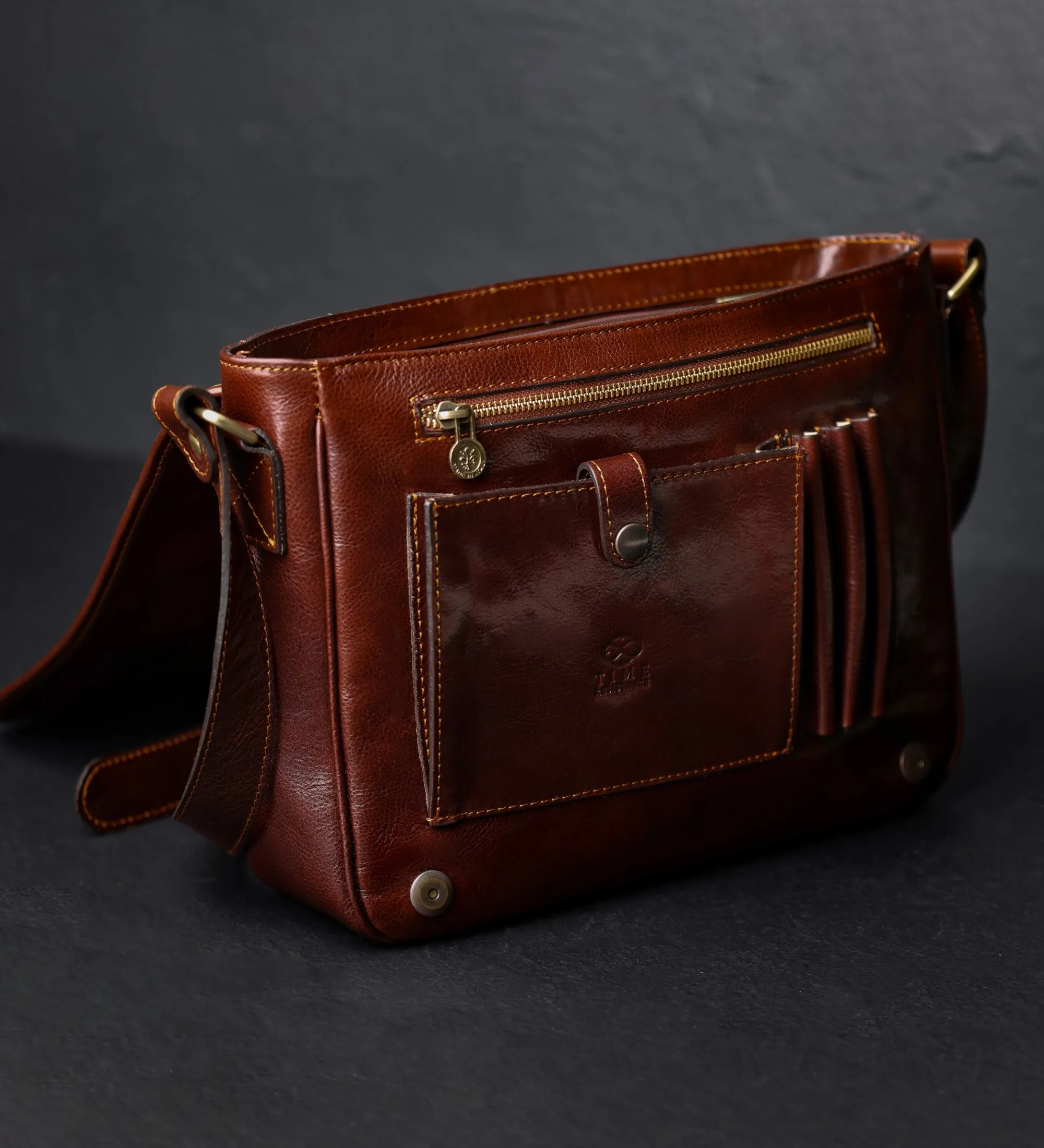 Leather Messenger Bag – The Stranger