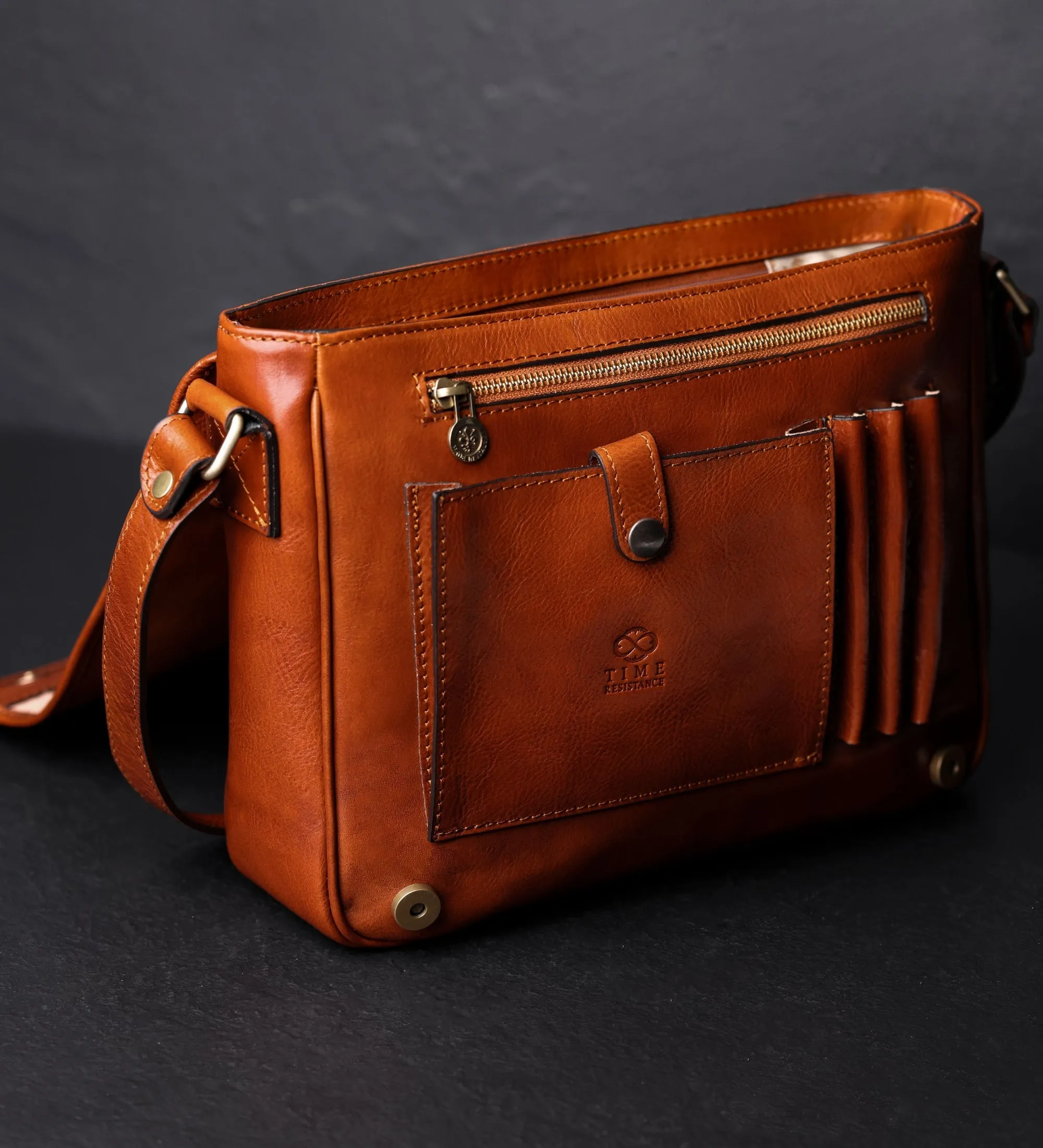 Leather Messenger Bag – The Stranger